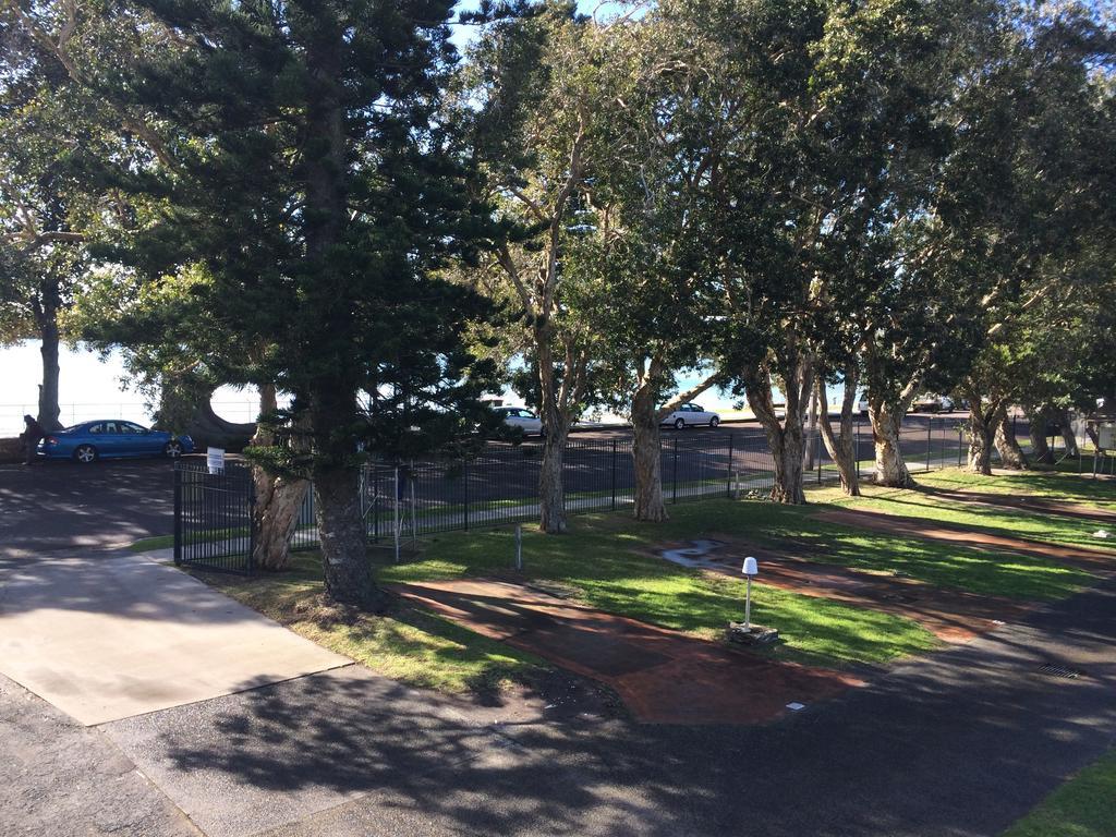 El Lago Tourist Park Entrance Exterior photo