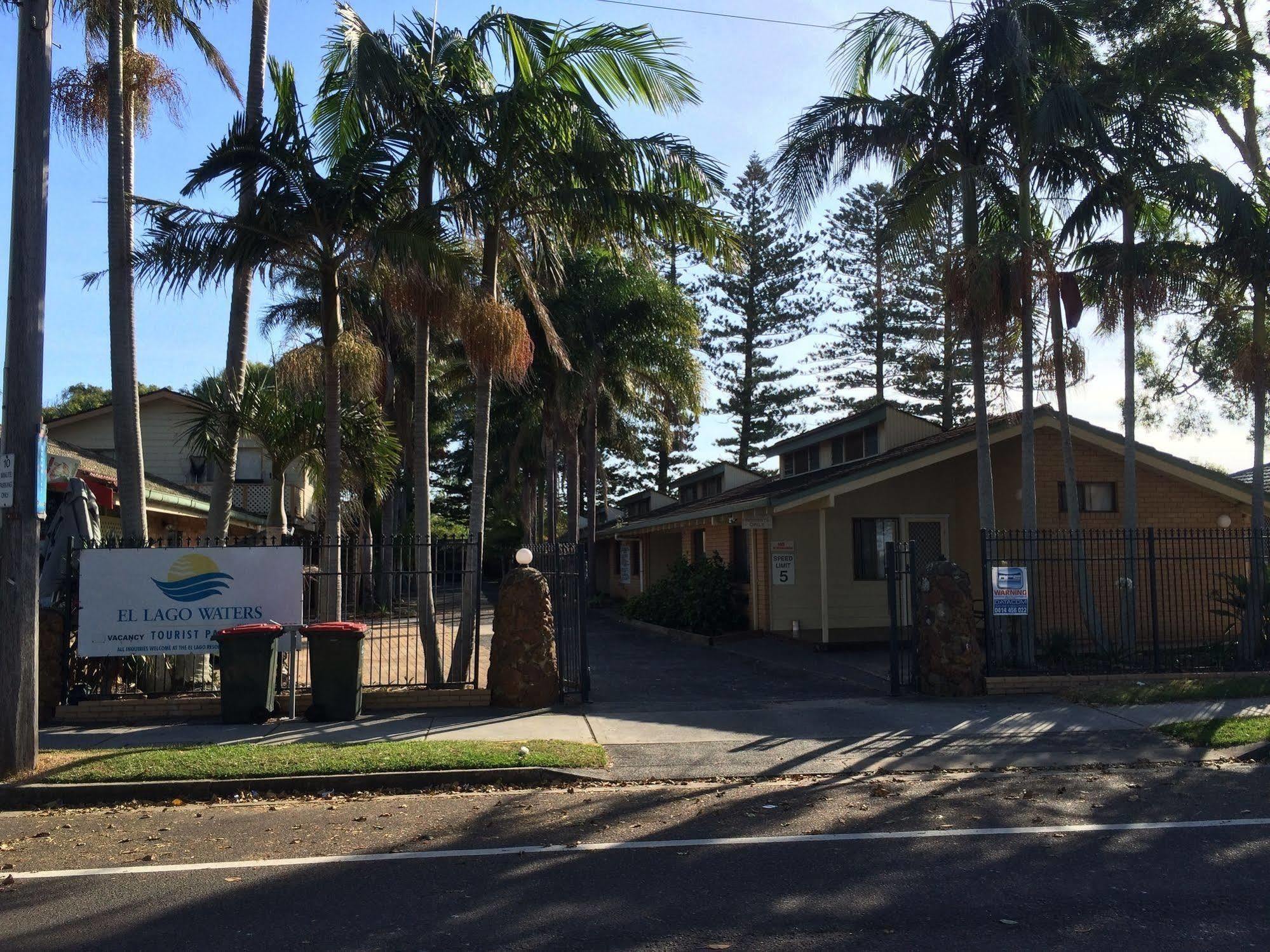 El Lago Tourist Park Entrance Exterior photo